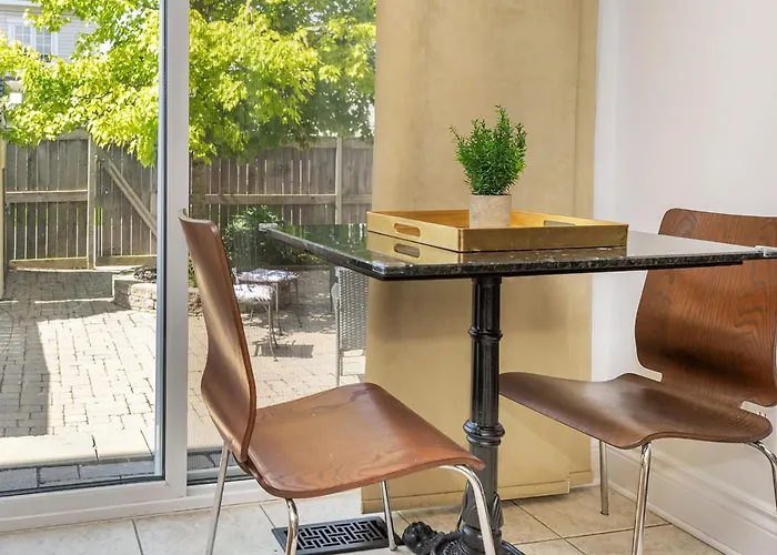 Cozy Modern 4Br Home With Sunny Patio