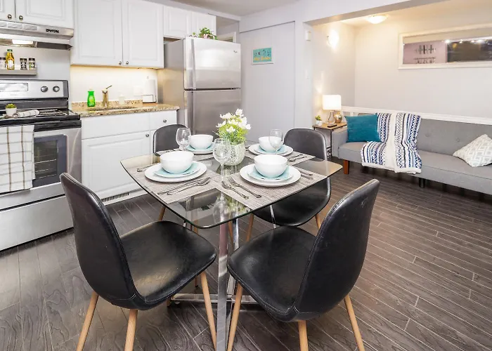 Stylish Ottawa Getaway For 5