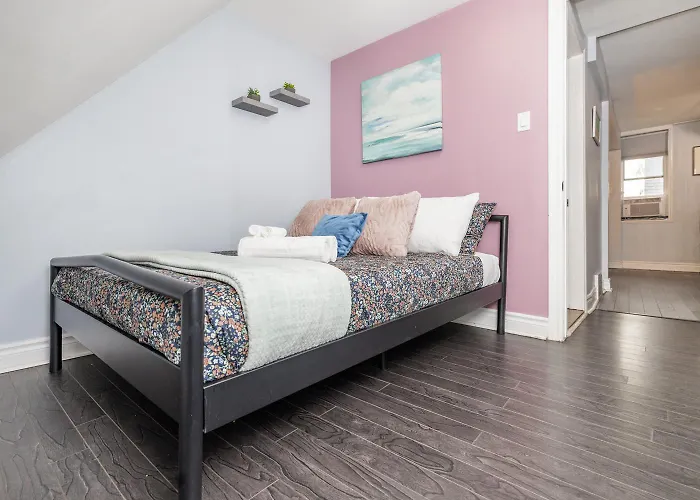 Stylish Ottawa Getaway For 5